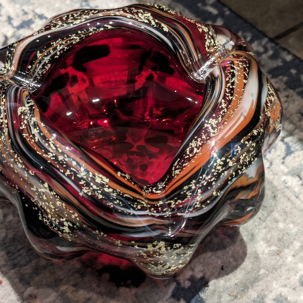 Captivating Japanese Art Glass Ashtray - Picture 9 of 13